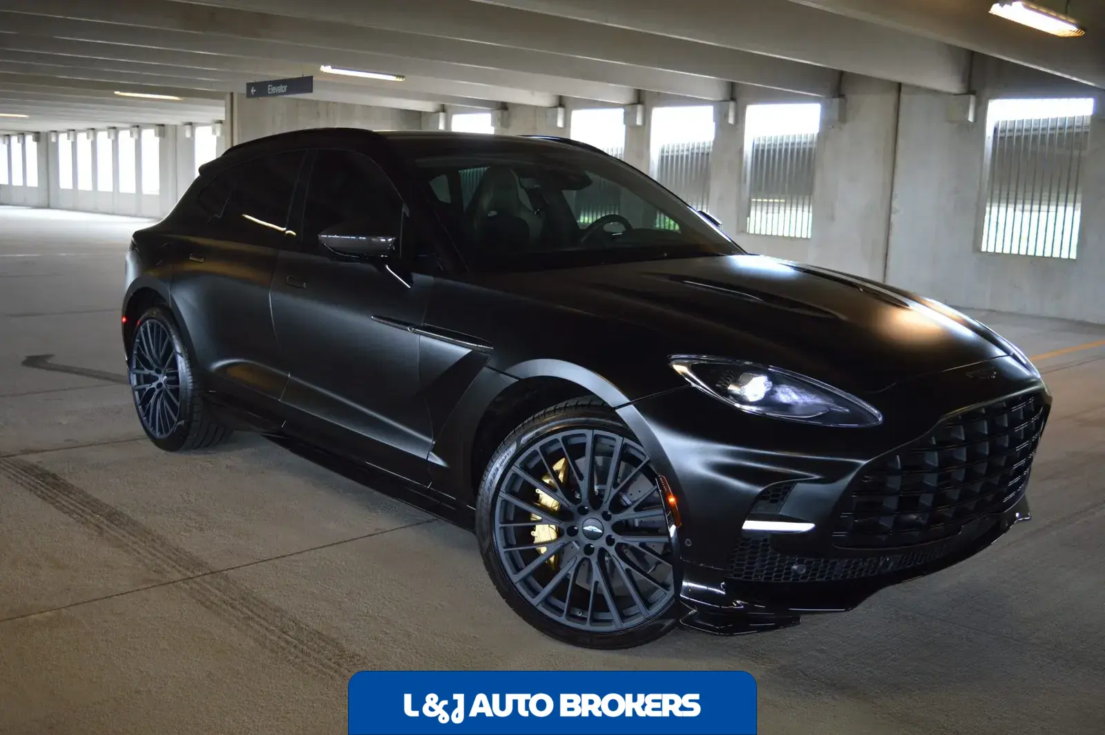 2023 Aston Martin DBX707