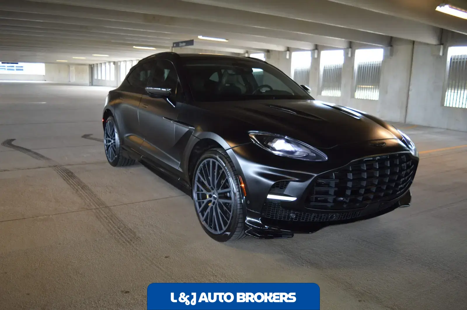 2023 Aston Martin DBX707