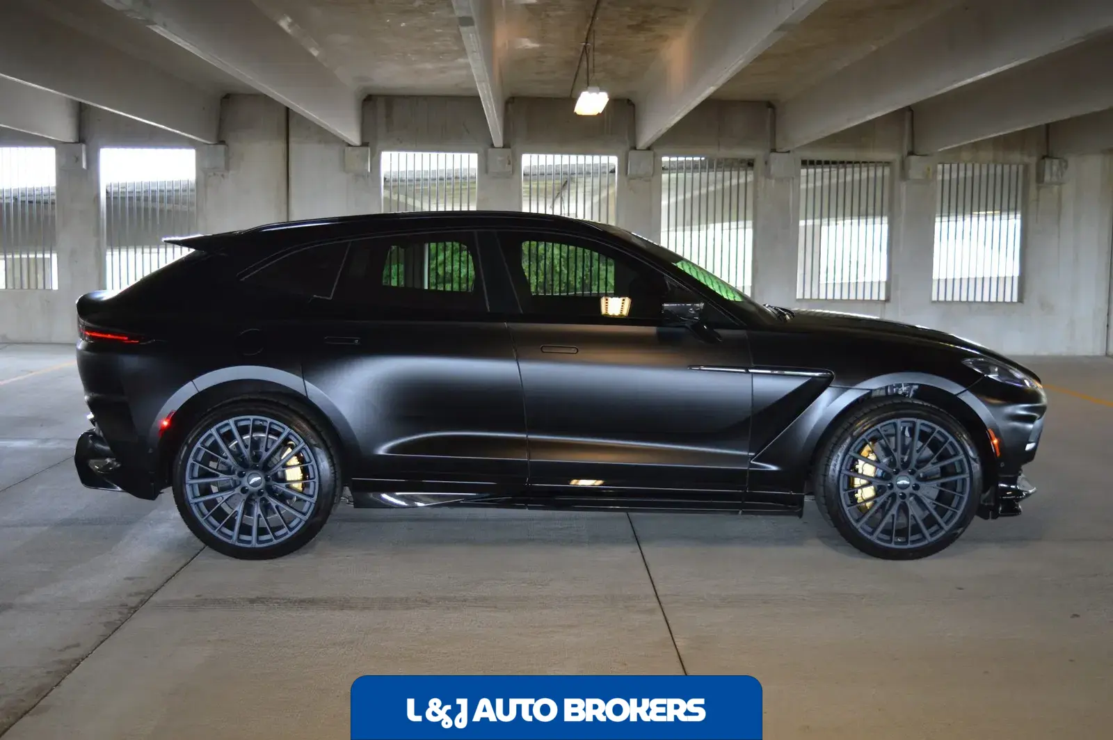 2023 Aston Martin DBX707