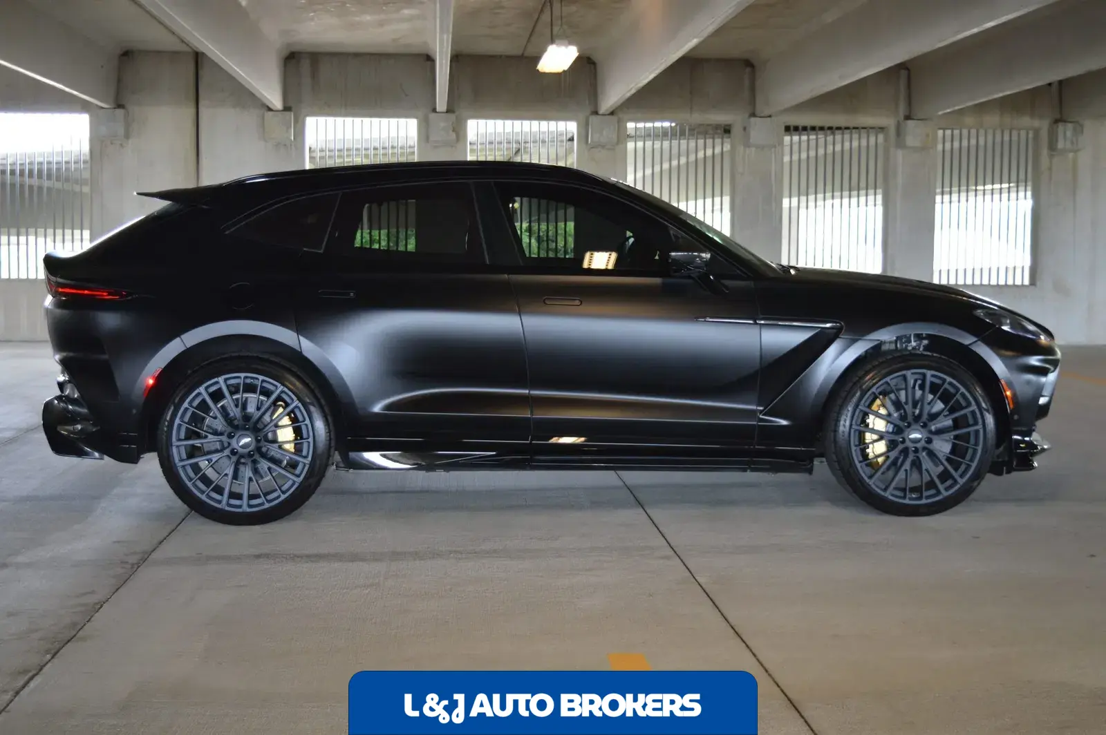 2023 Aston Martin DBX707