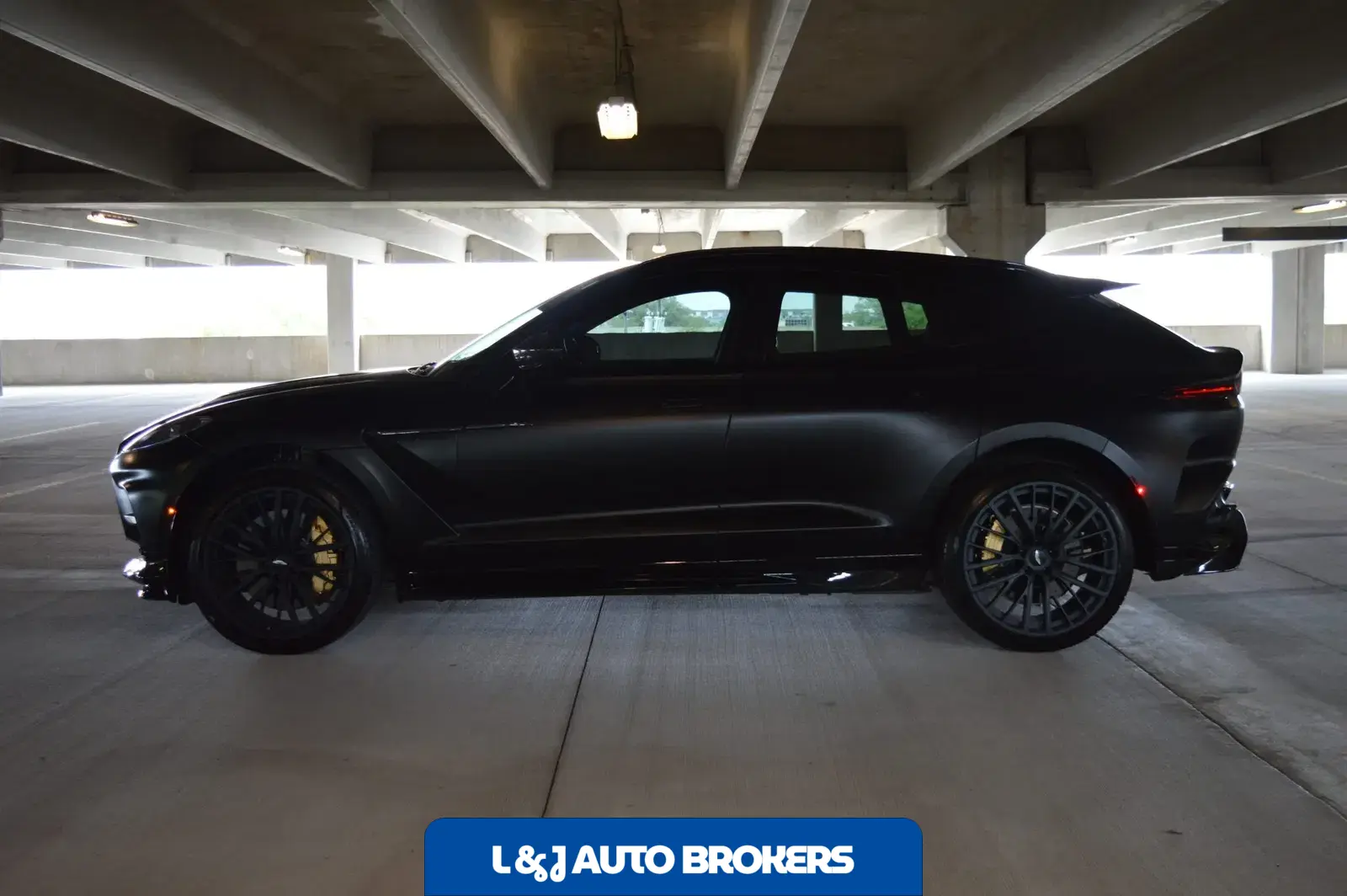 2023 Aston Martin DBX707