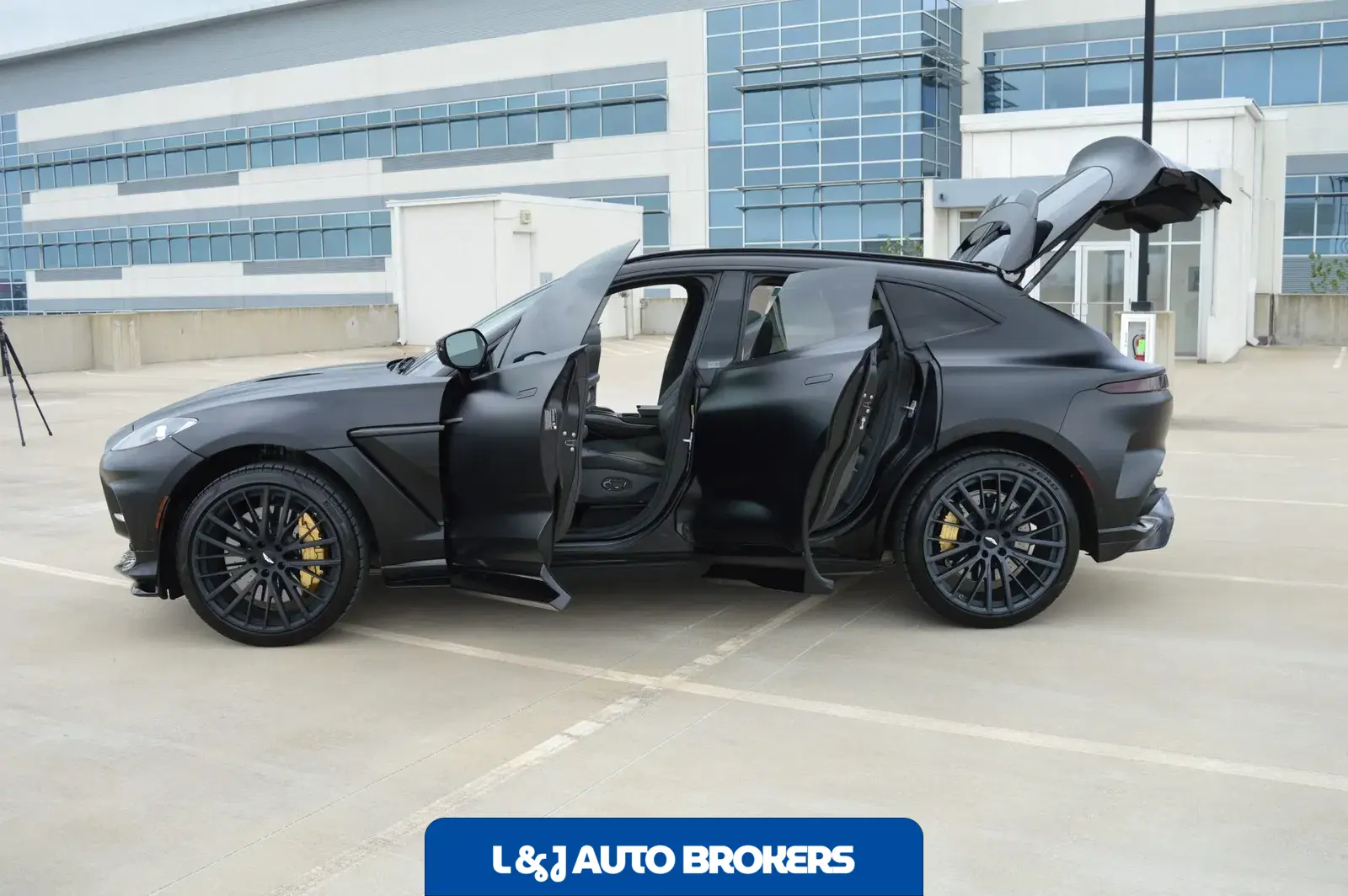 2023 Aston Martin DBX707