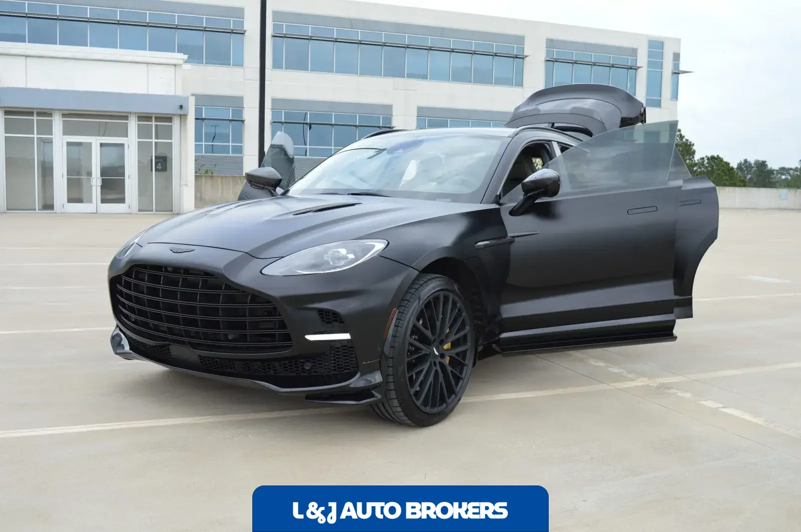 2023 Aston Martin DBX707