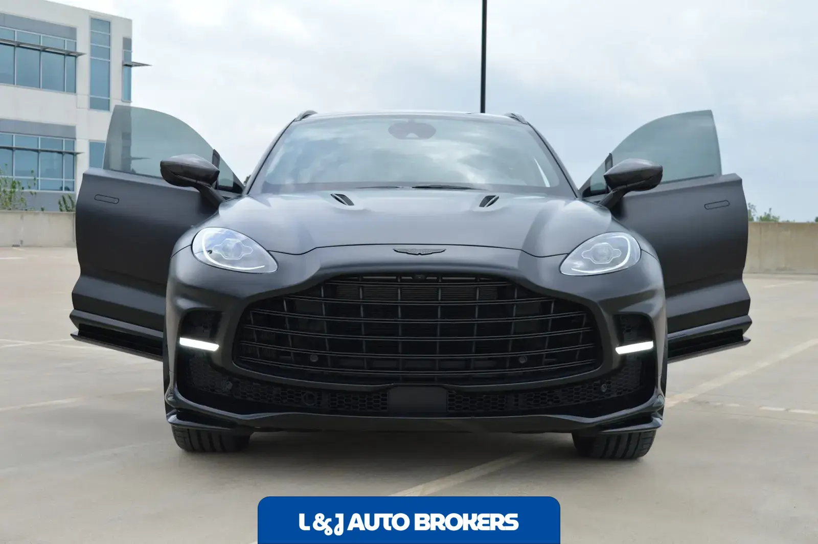 2023 Aston Martin DBX707