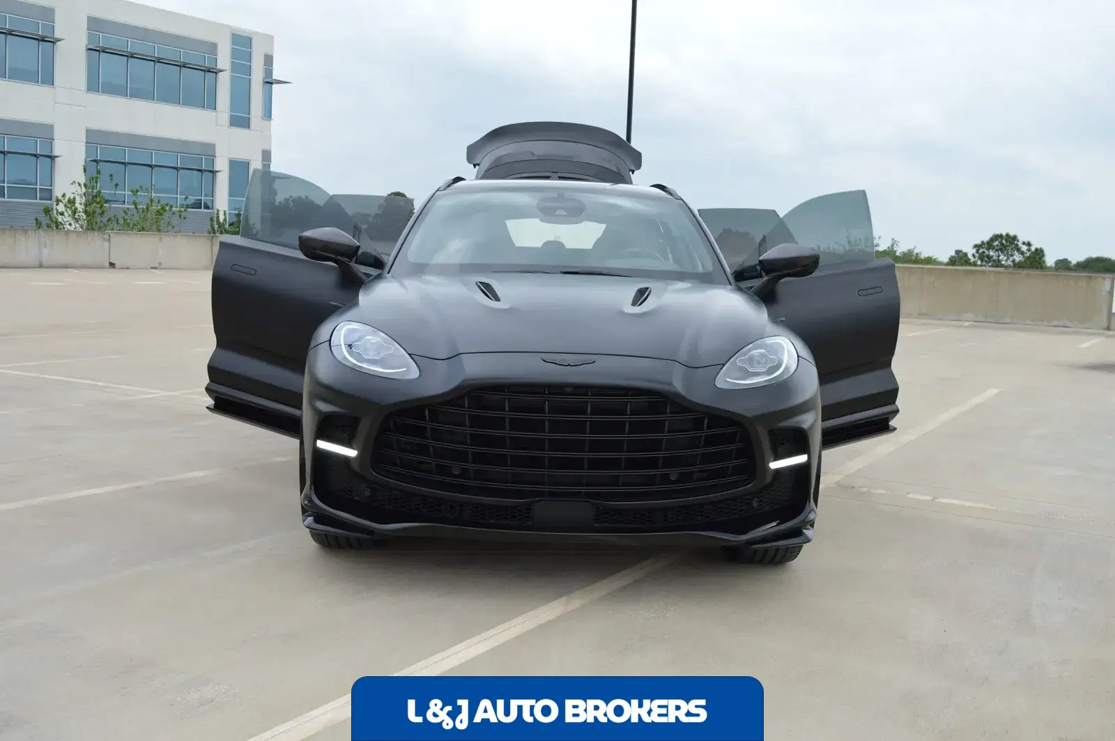2023 Aston Martin DBX707