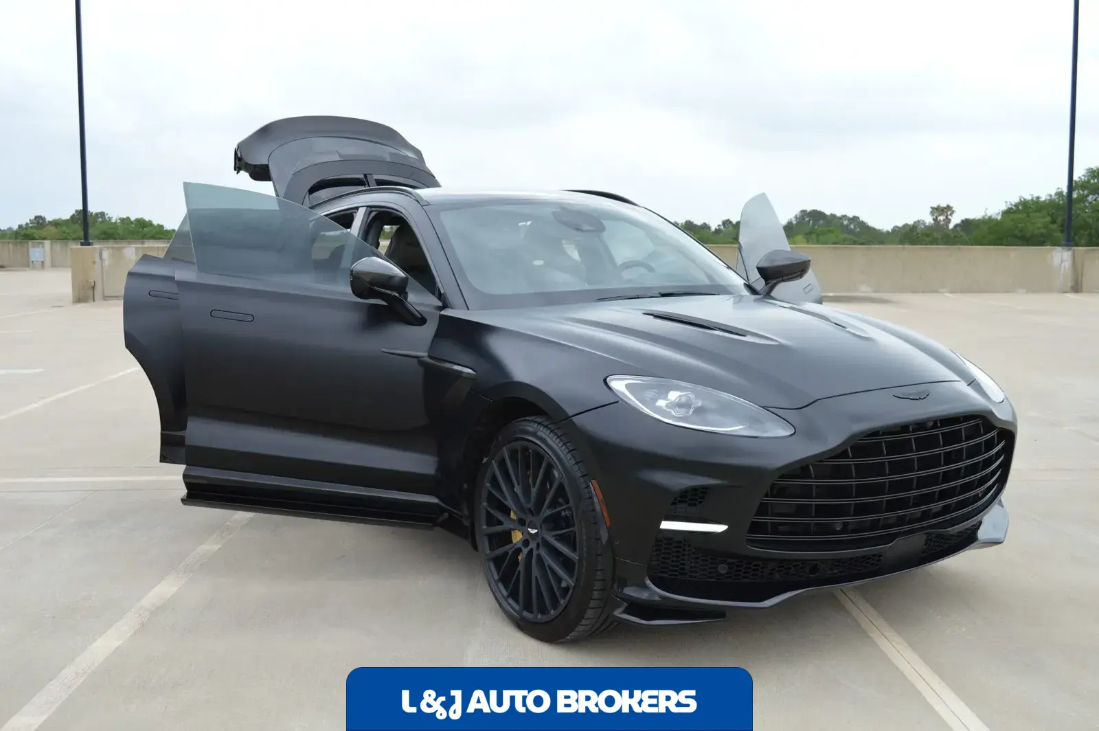 2023 Aston Martin DBX707