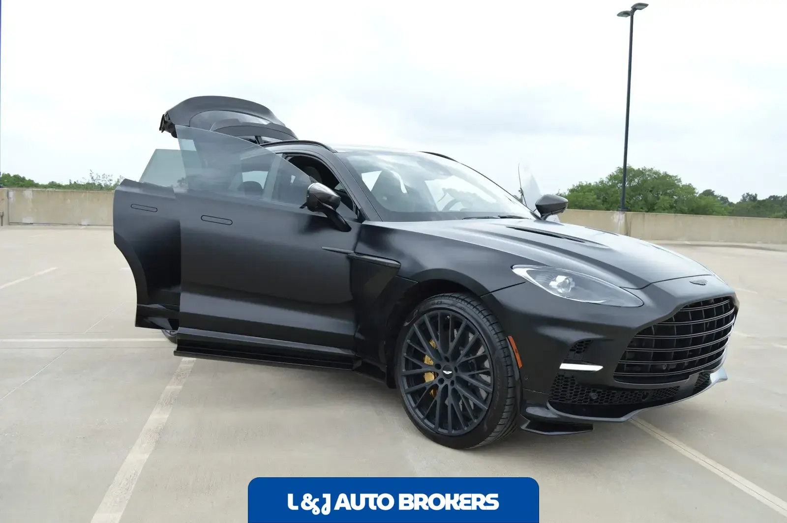 2023 Aston Martin DBX707