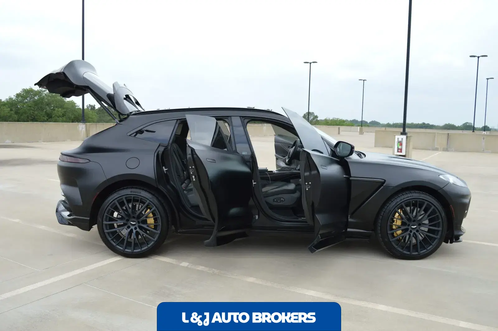 2023 Aston Martin DBX707