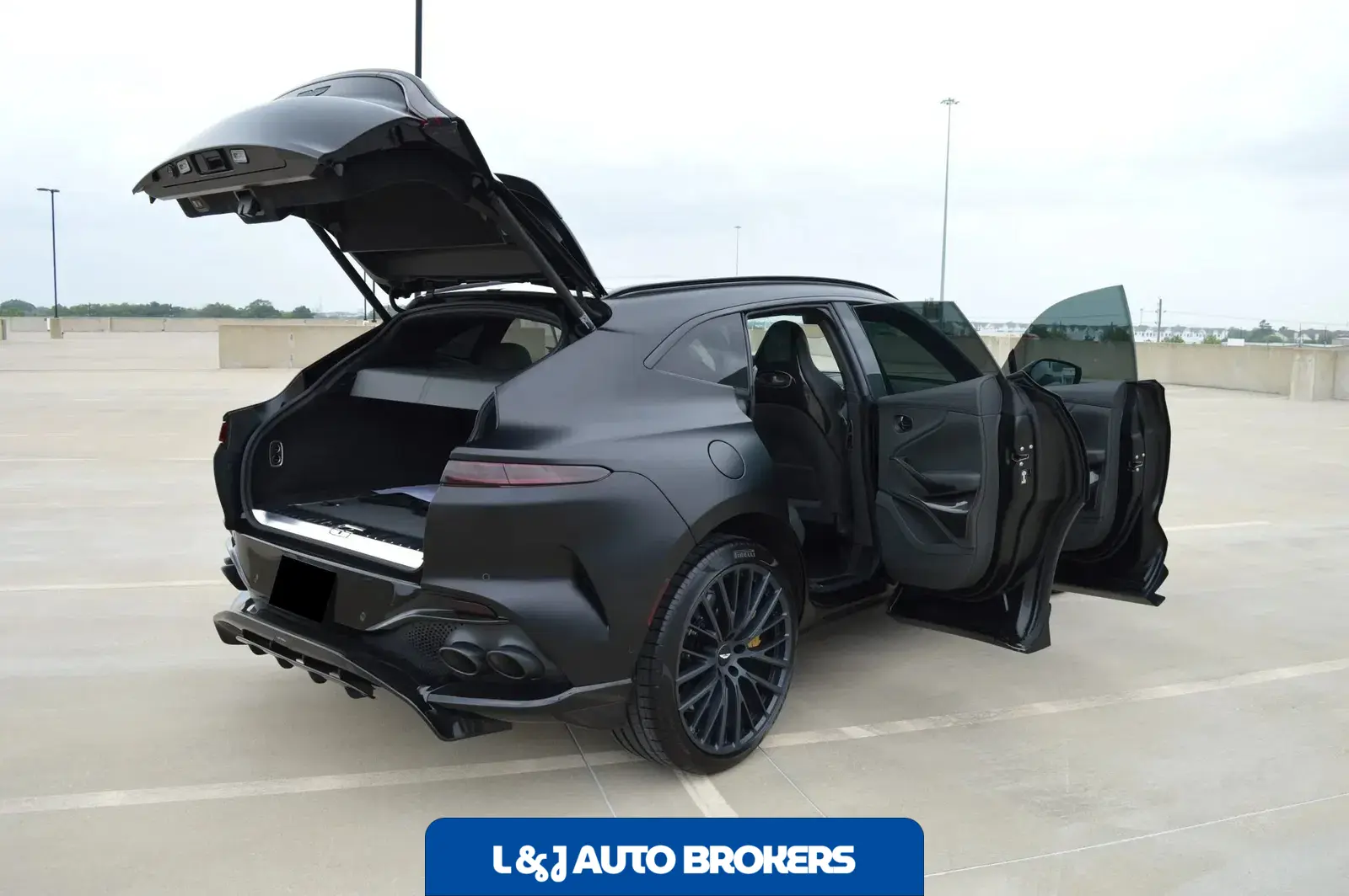 2023 Aston Martin DBX707