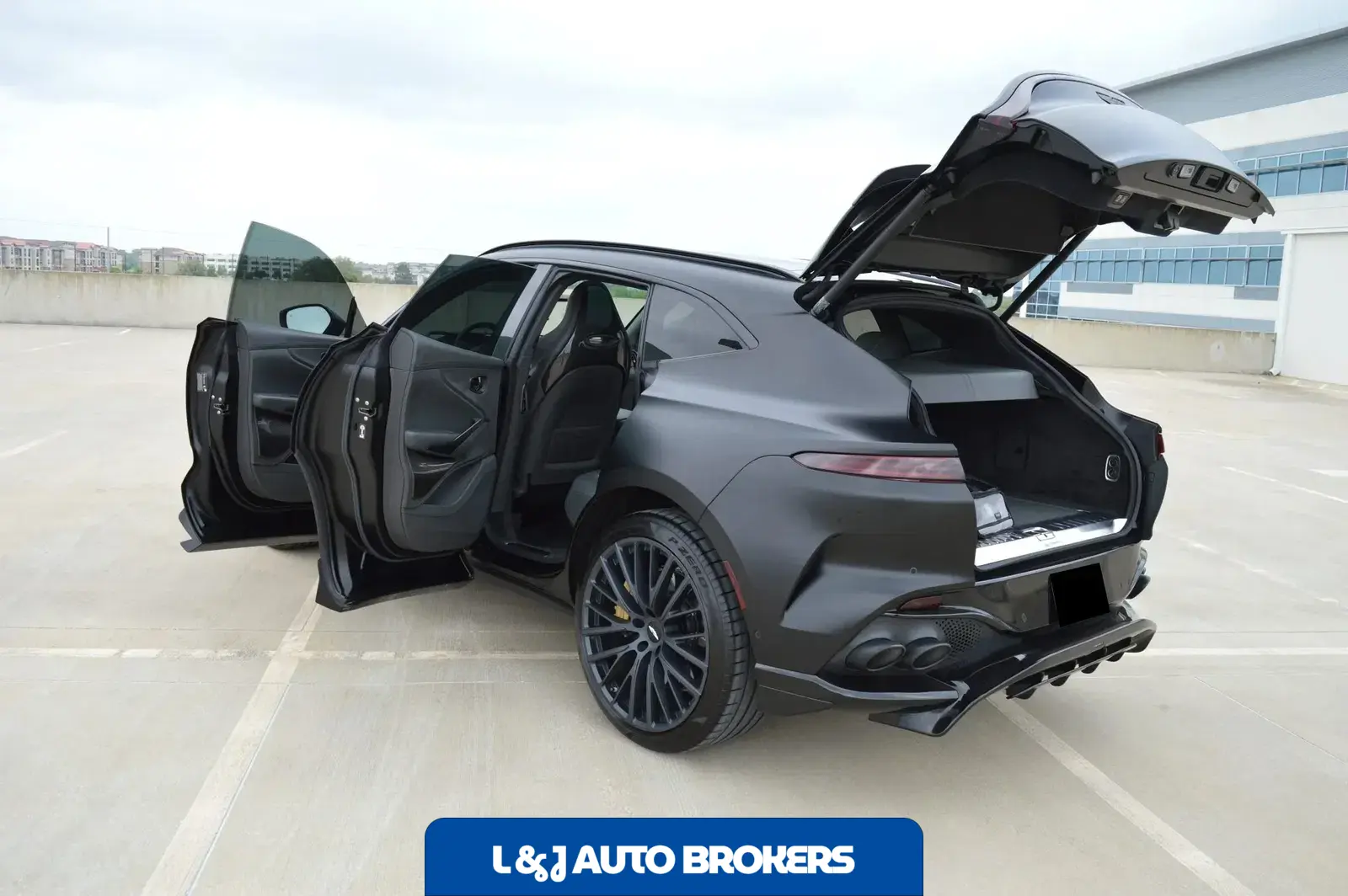 2023 Aston Martin DBX707