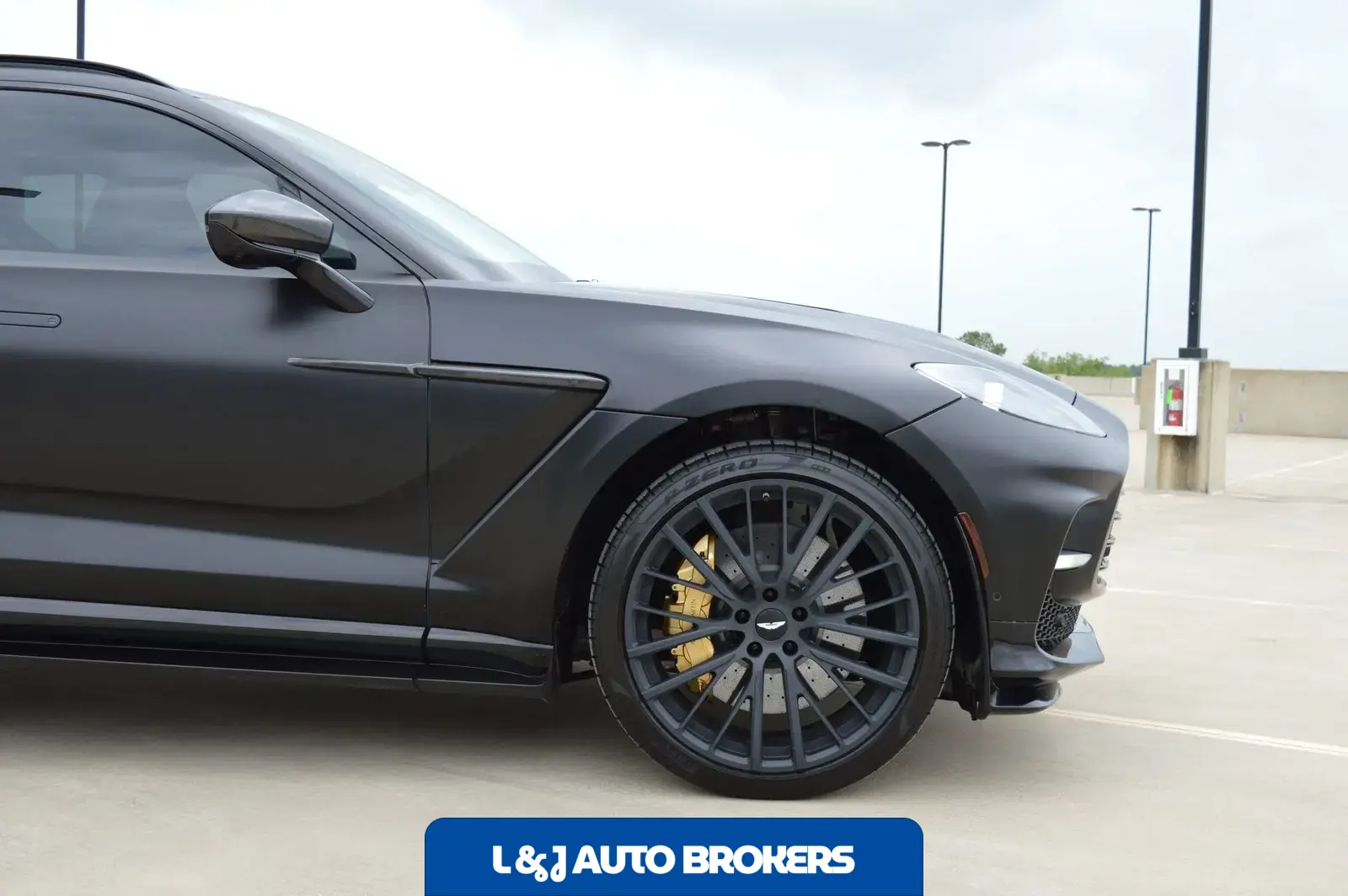 2023 Aston Martin DBX707