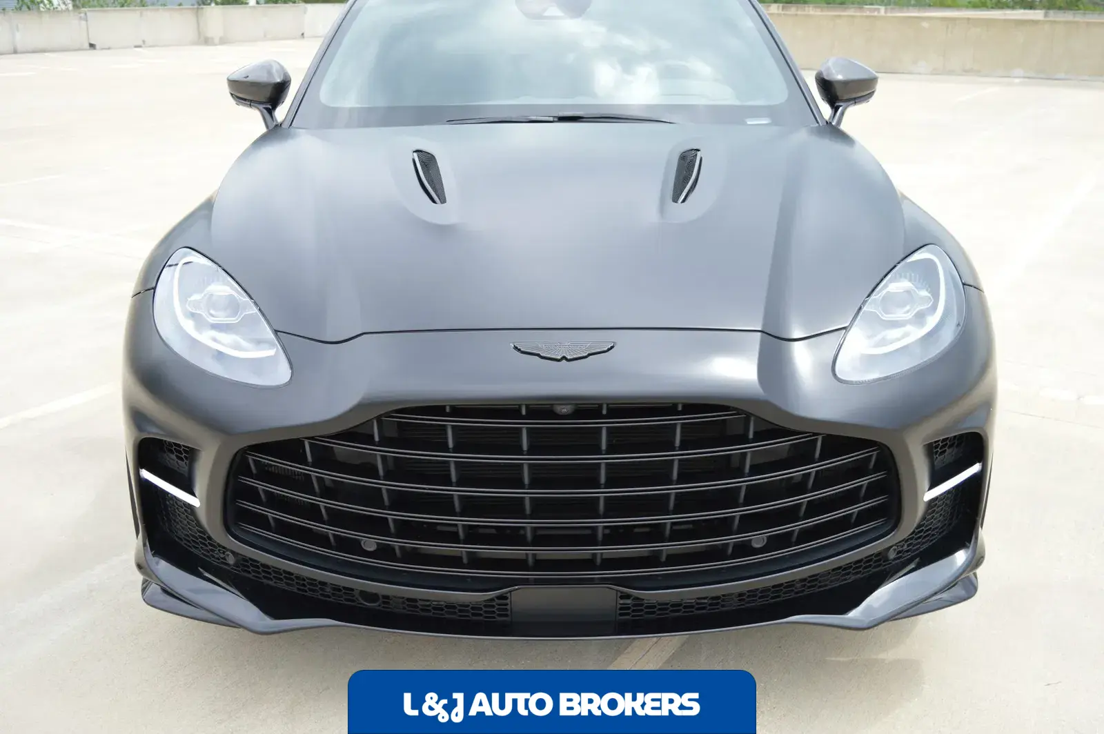 2023 Aston Martin DBX707
