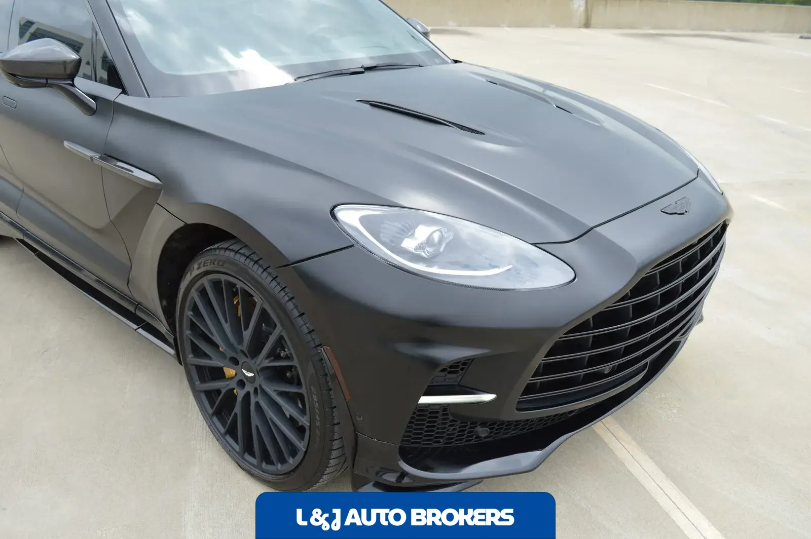 2023 Aston Martin DBX707