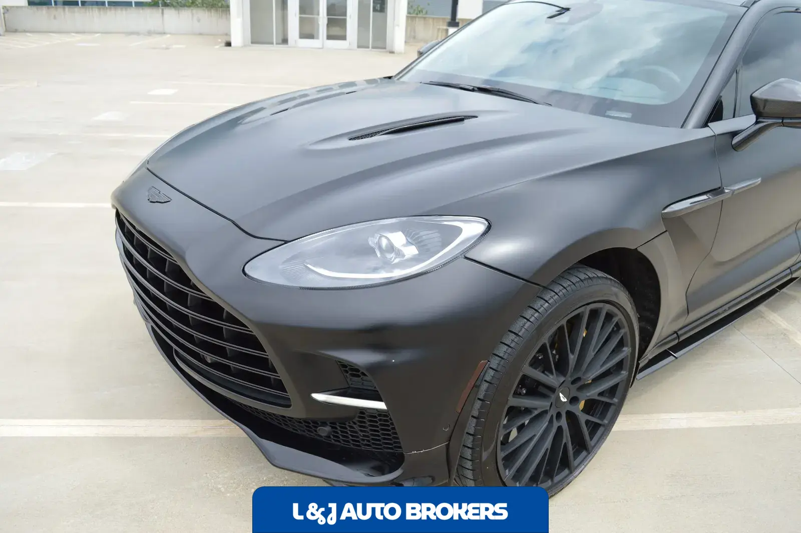 2023 Aston Martin DBX707