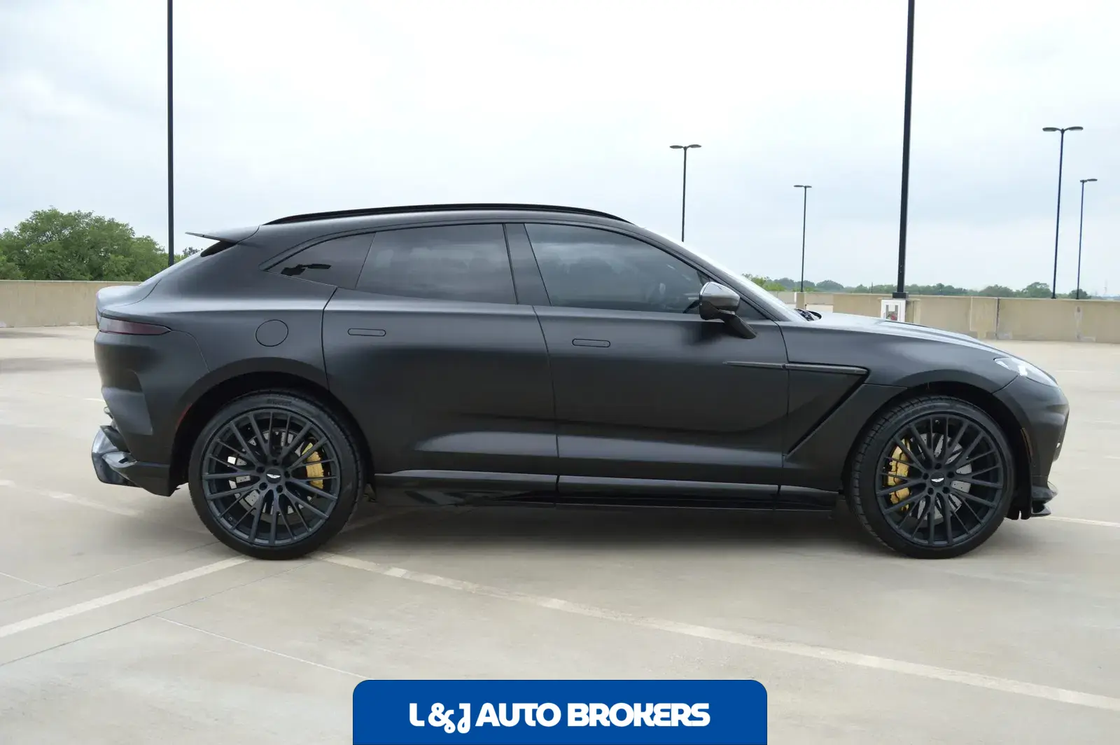 2023 Aston Martin DBX707