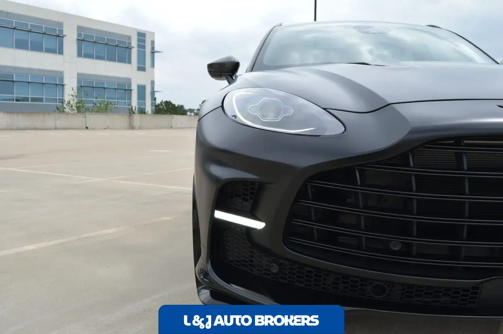 2023 Aston Martin DBX707
