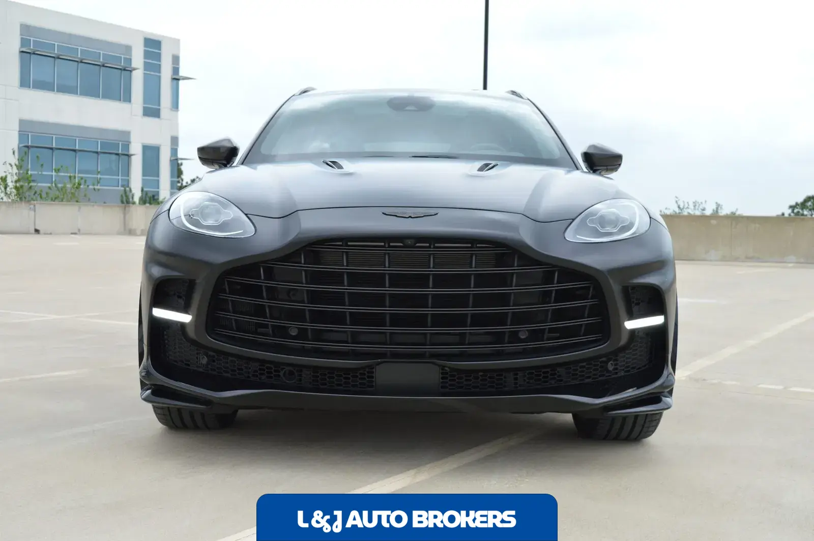 2023 Aston Martin DBX707