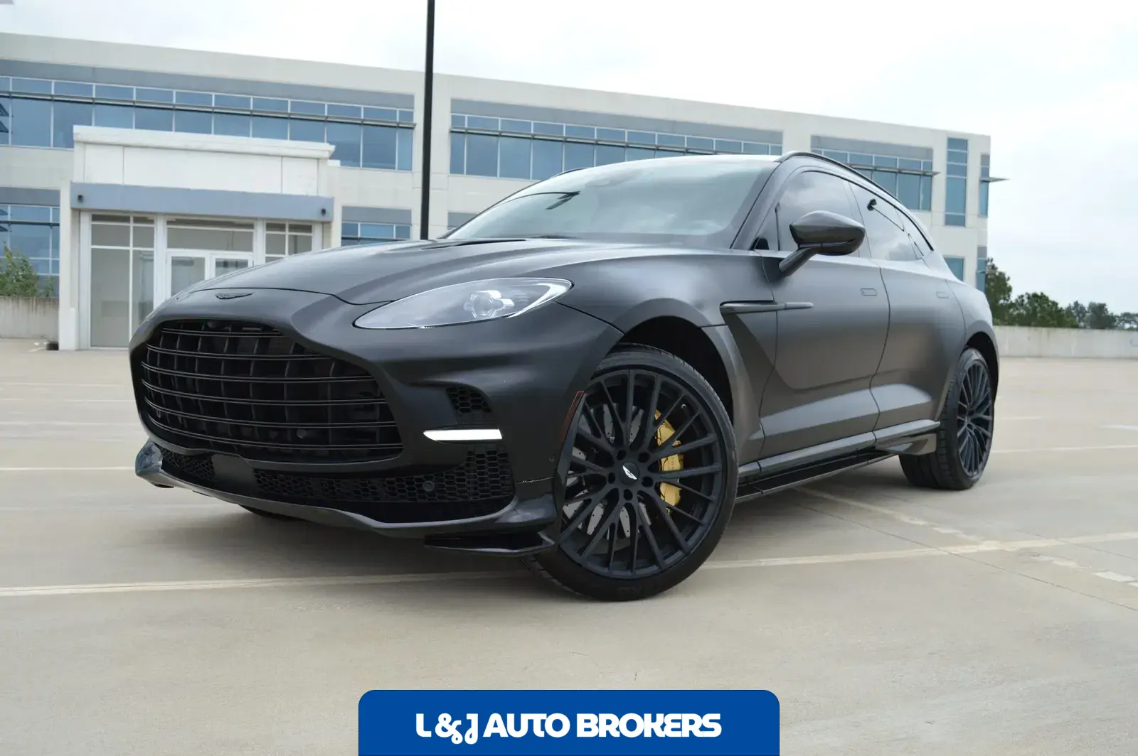 2023 Aston Martin DBX707