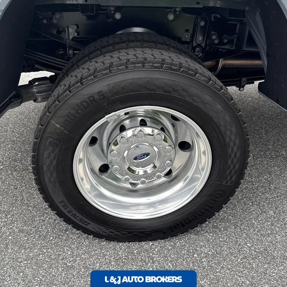 2025 Ford F-450 Super Duty Platinum
