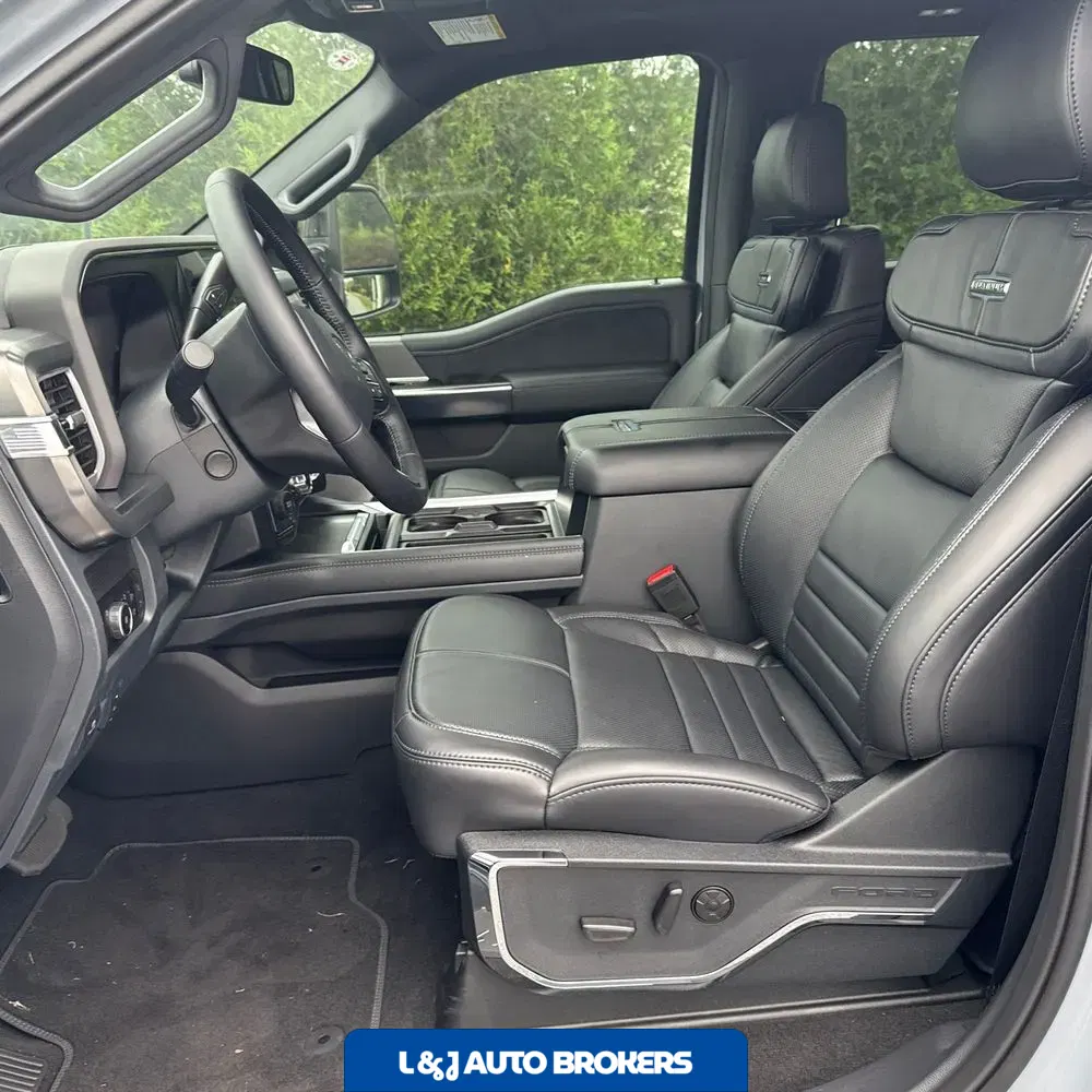 2025 Ford F-450 Super Duty Platinum