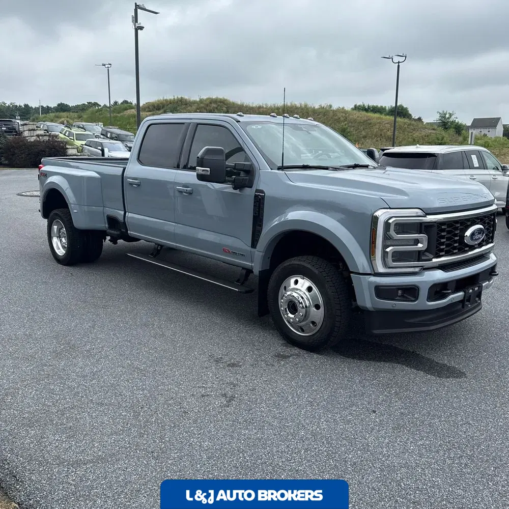 2025 Ford F-450 Super Duty Platinum