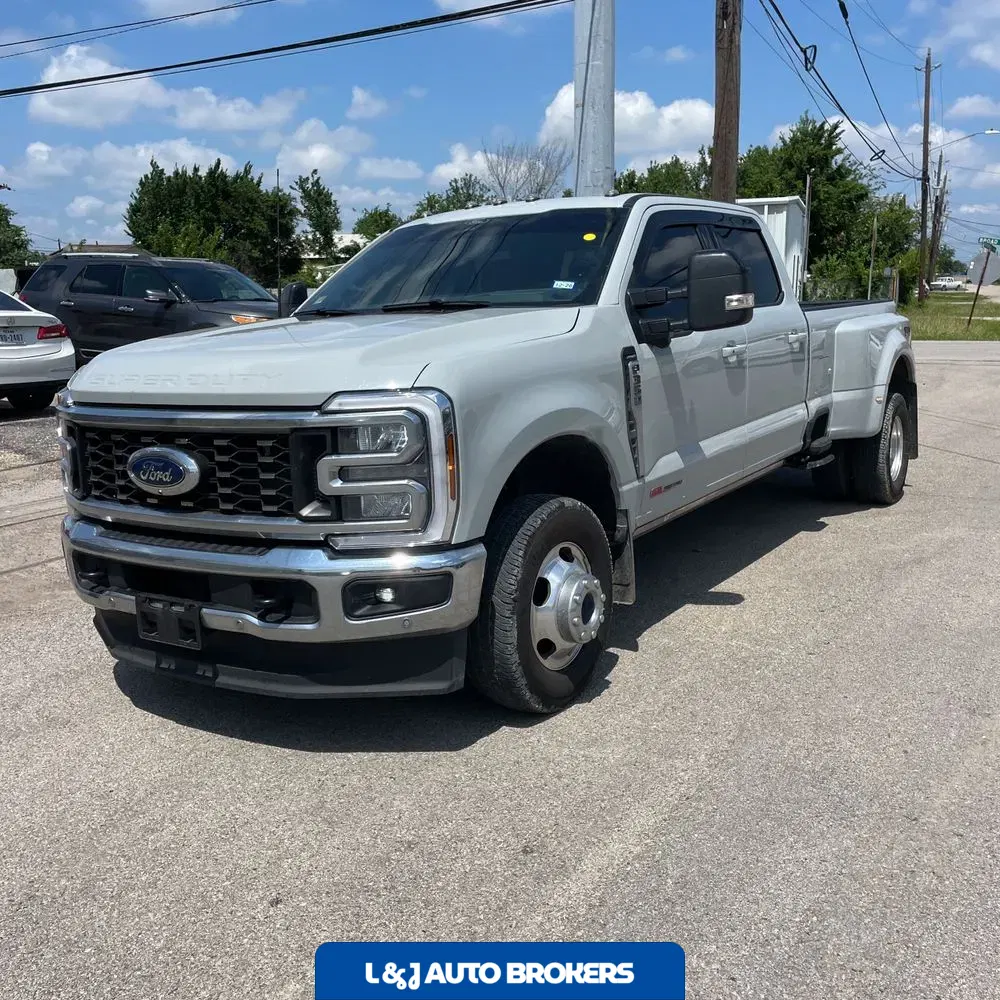 2025 Ford F-350 Super Duty Lariat