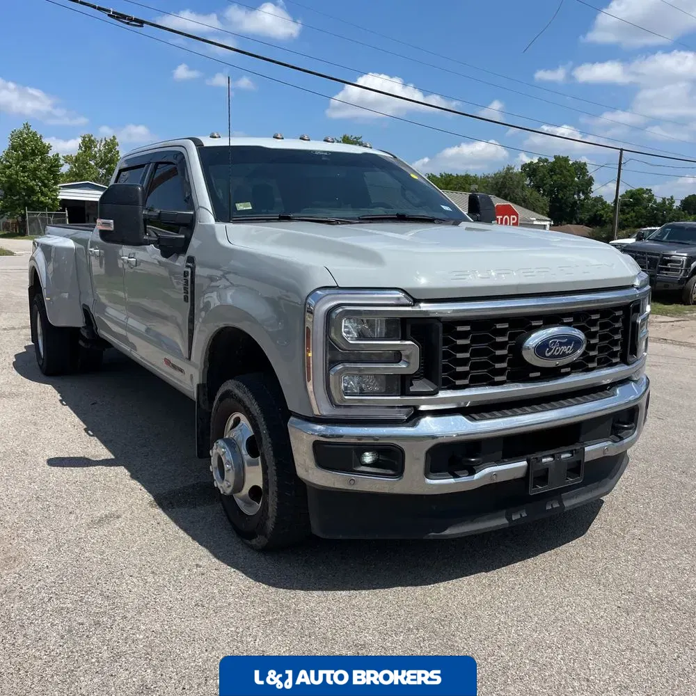2025 Ford F-350 Super Duty Lariat