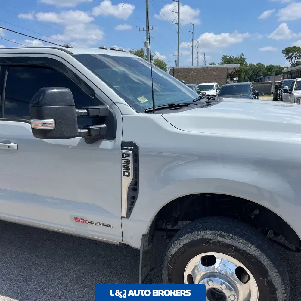 2025 Ford F-350 Super Duty Lariat