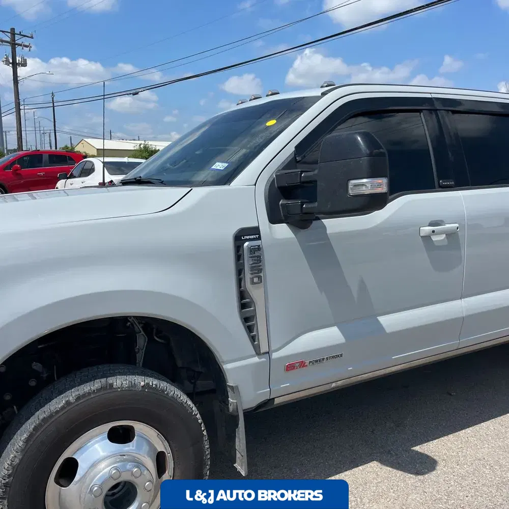 2025 Ford F-350 Super Duty Lariat