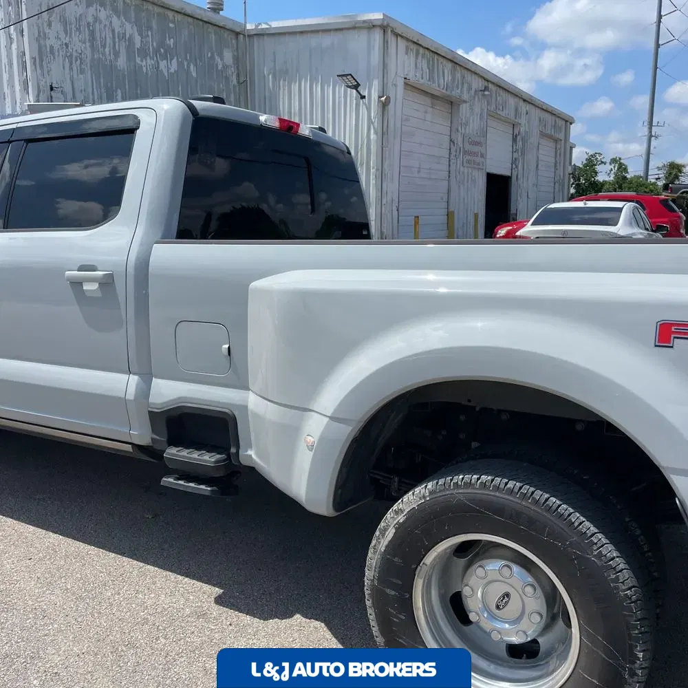 2025 Ford F-350 Super Duty Lariat