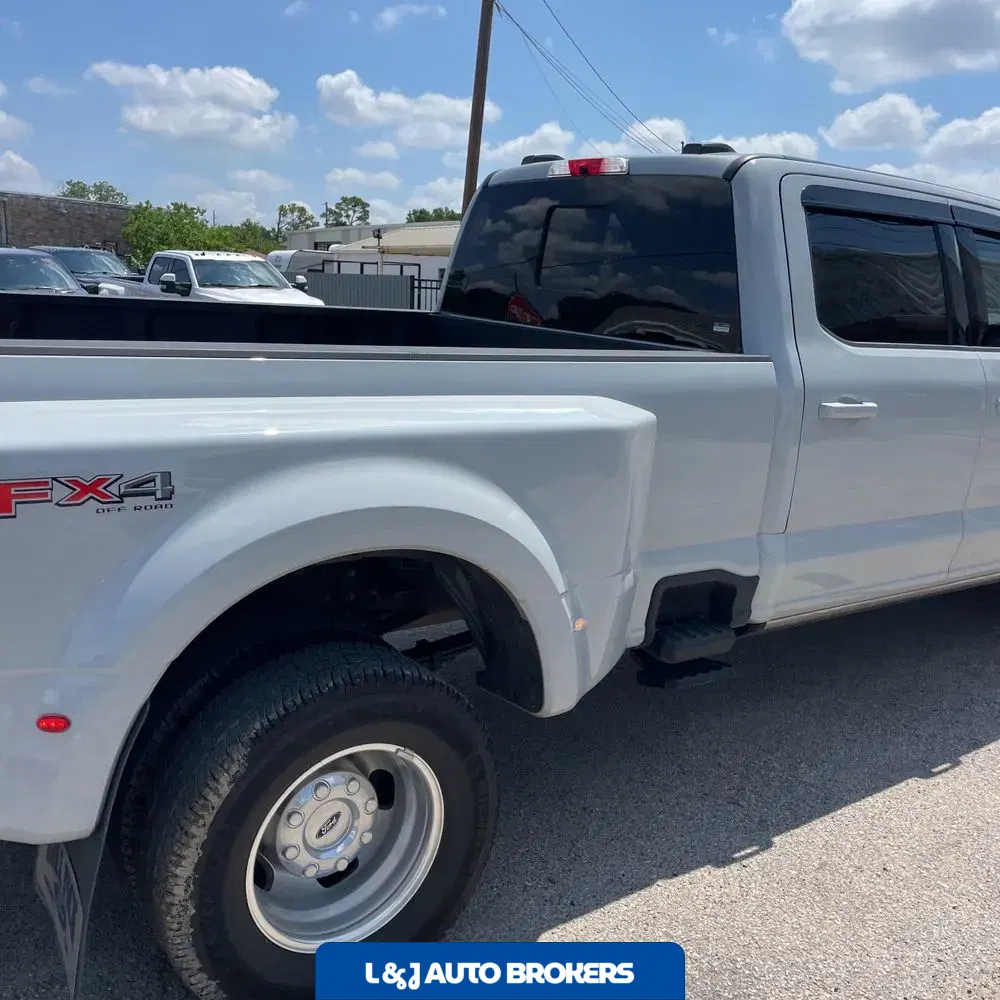 2025 Ford F-350 Super Duty Lariat