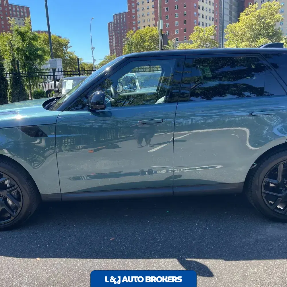 2024 Land Rover Range Rover Sport P360 SE