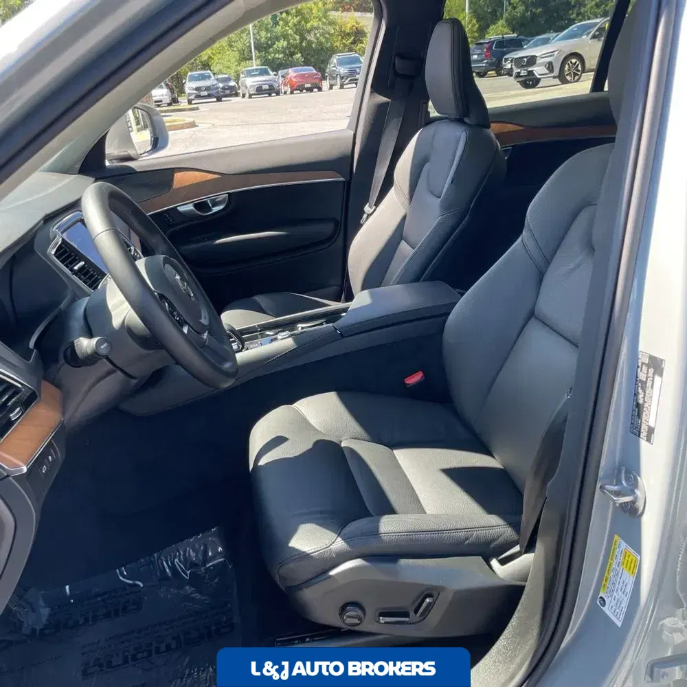 2024 Volvo XC90 T8 - Plus PHEV