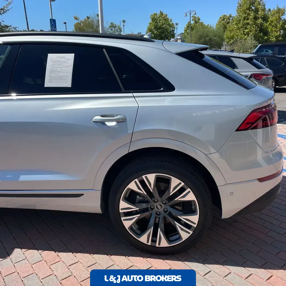 2025 Audi Q8 Premium 55