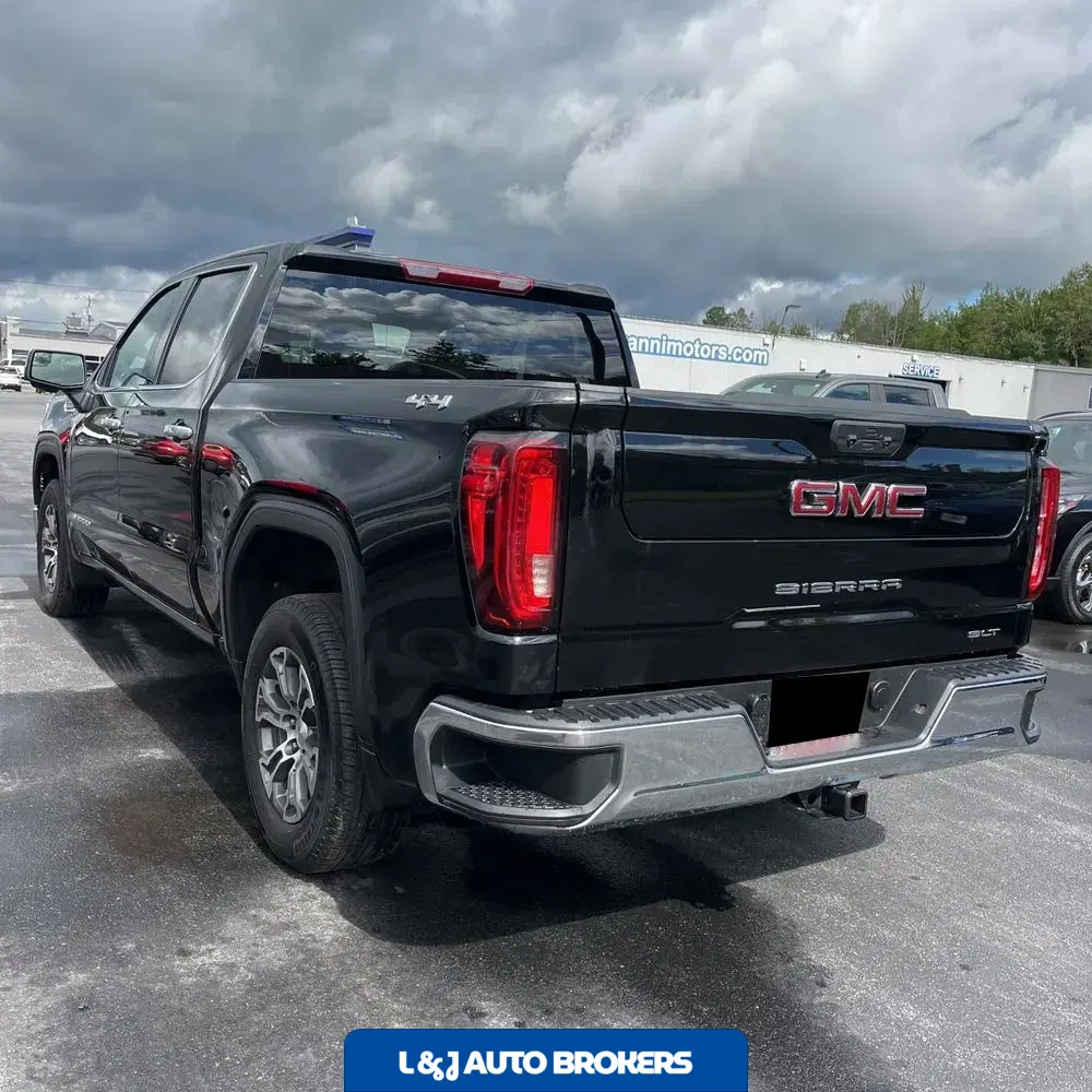 2025 GMC Sierra 1500 SLT