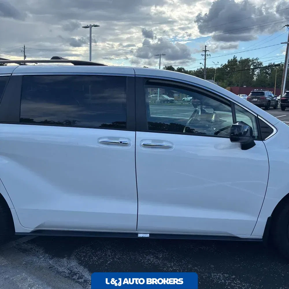 2023 Toyota Sienna XSE 7-Passenger