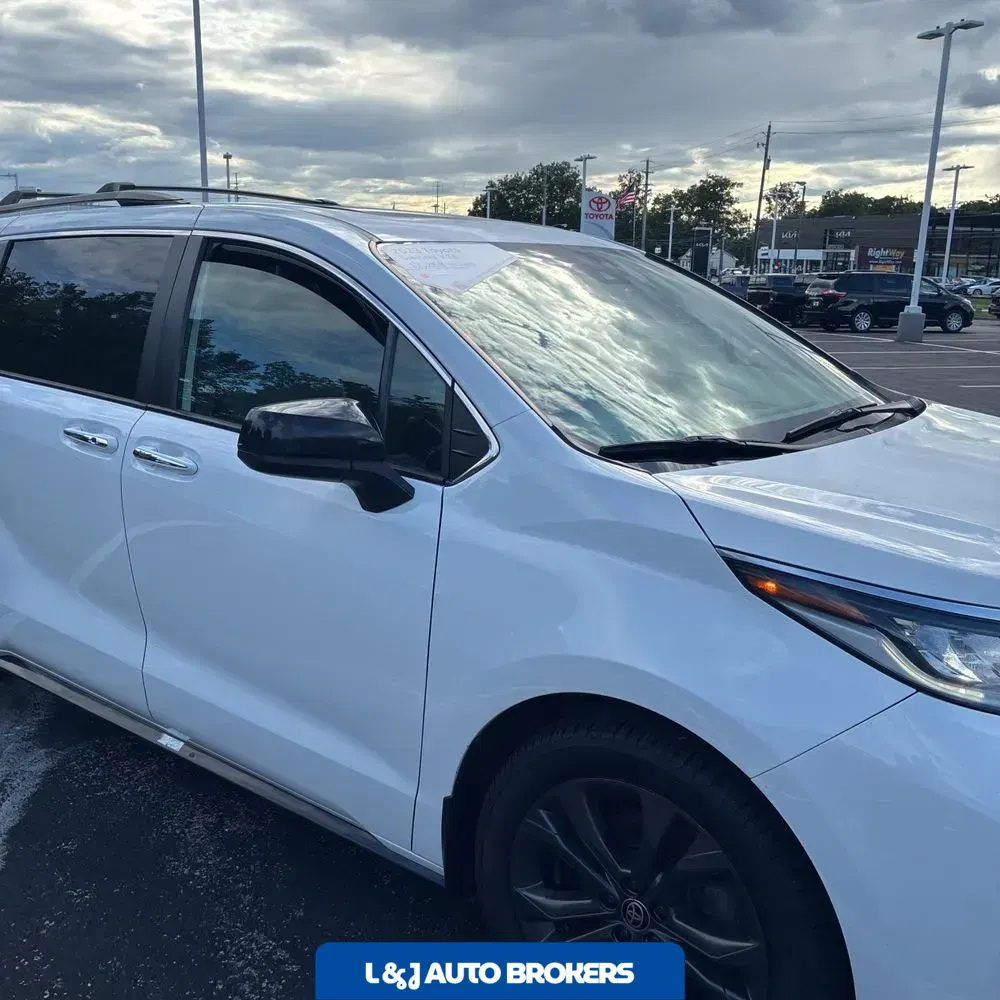 2023 Toyota Sienna XSE 7-Passenger