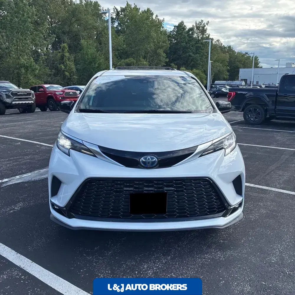 2023 Toyota Sienna XSE 7-Passenger