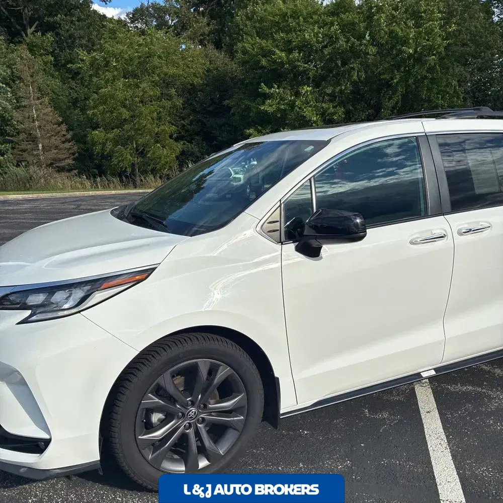 2023 Toyota Sienna XSE 7-Passenger