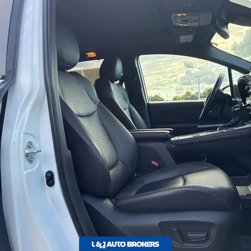 2023 Toyota Sienna XSE 7-Passenger