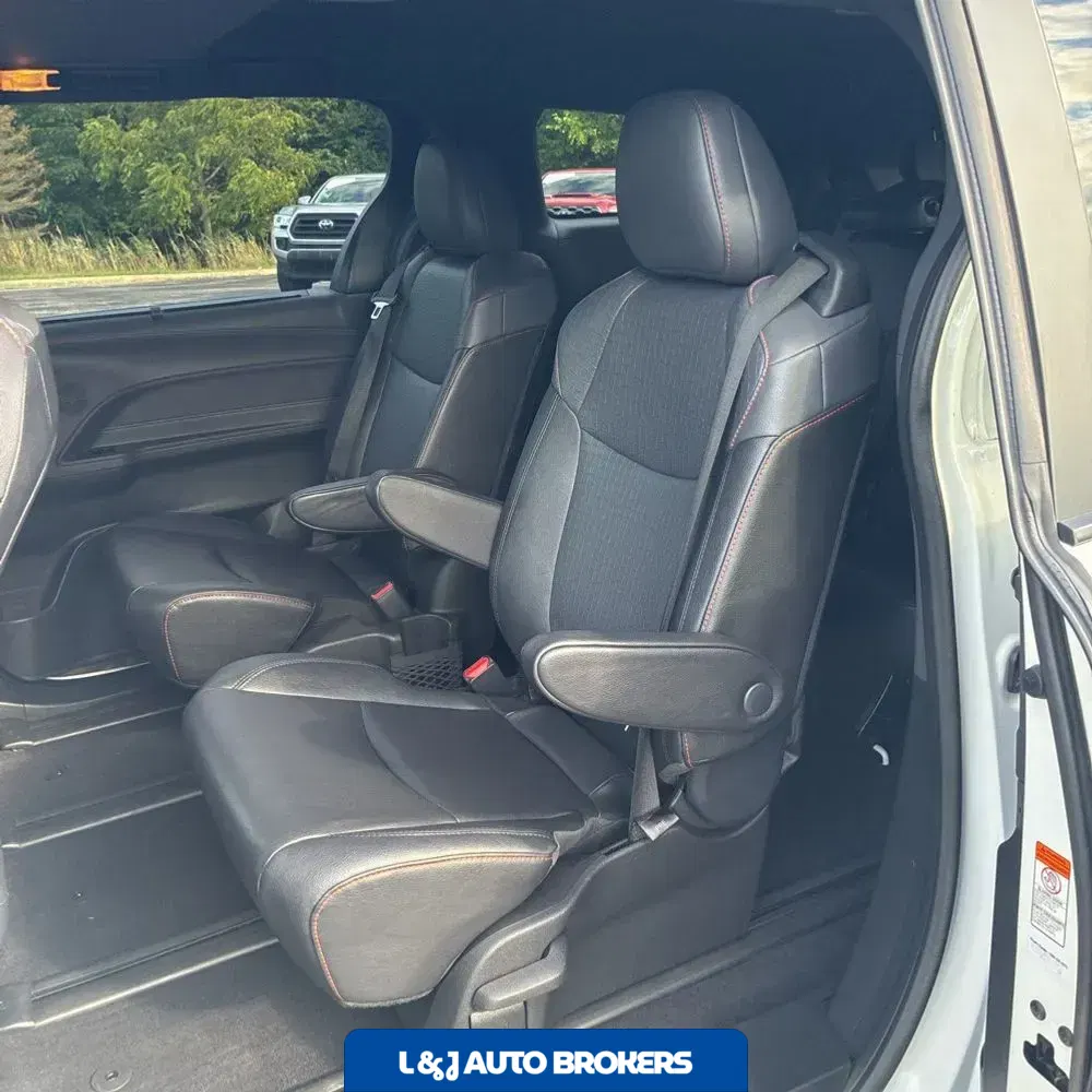 2023 Toyota Sienna XSE 7-Passenger