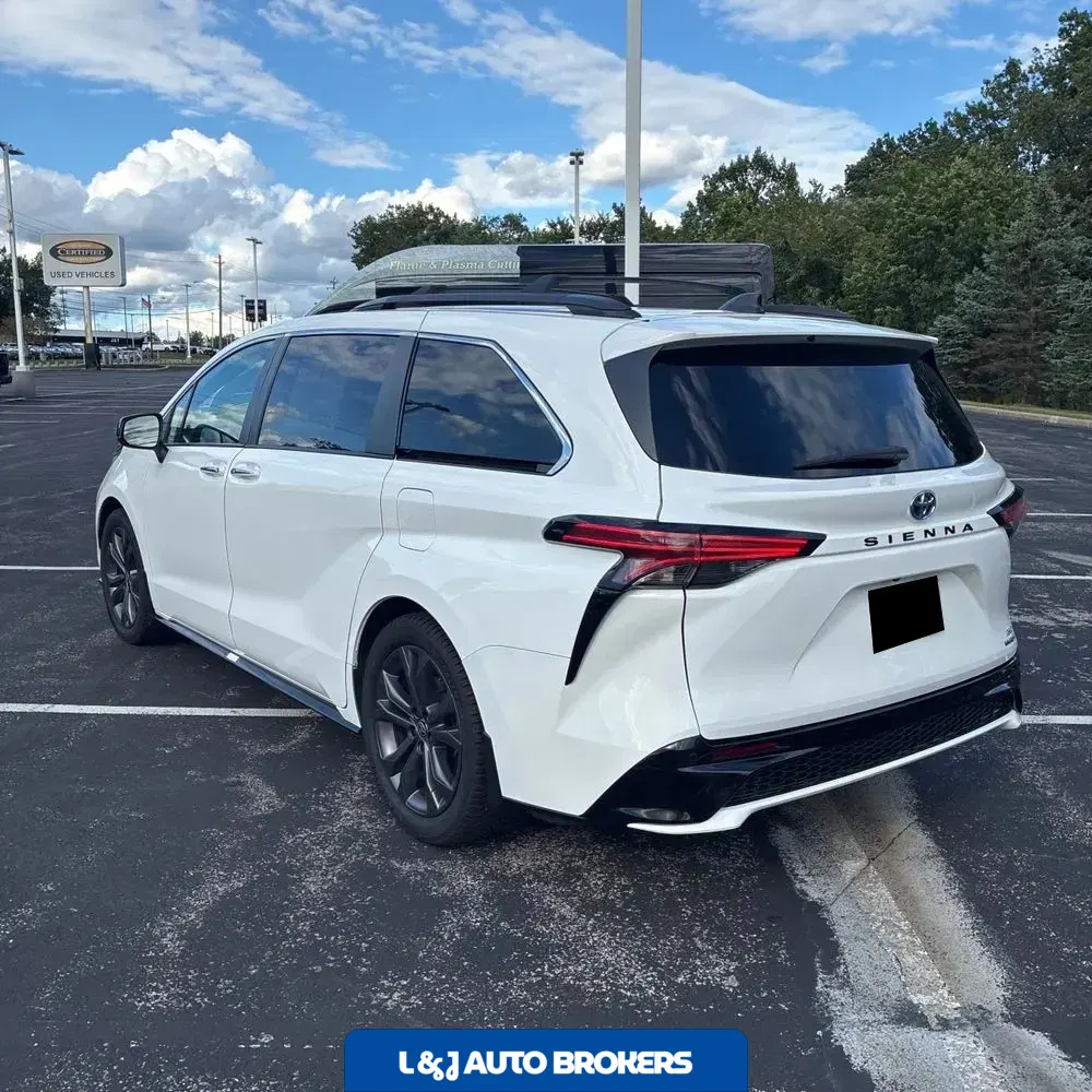 2023 Toyota Sienna XSE 7-Passenger