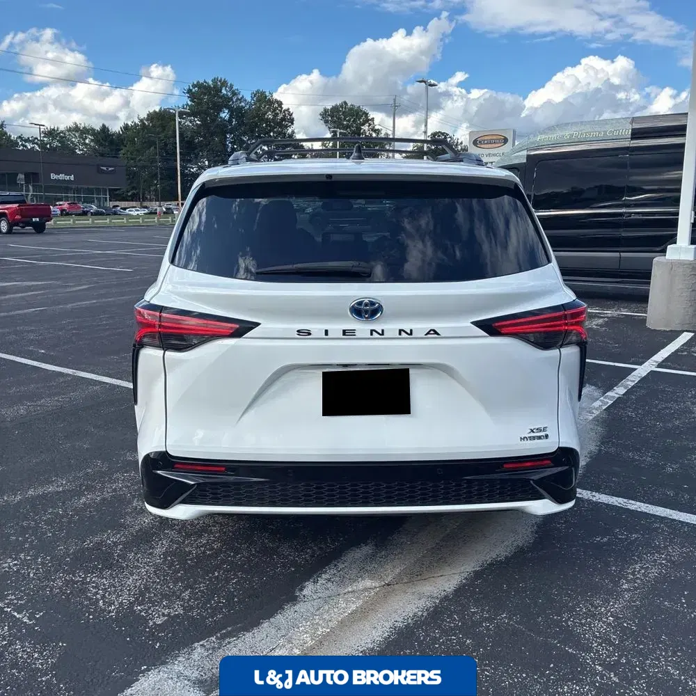 2023 Toyota Sienna XSE 7-Passenger