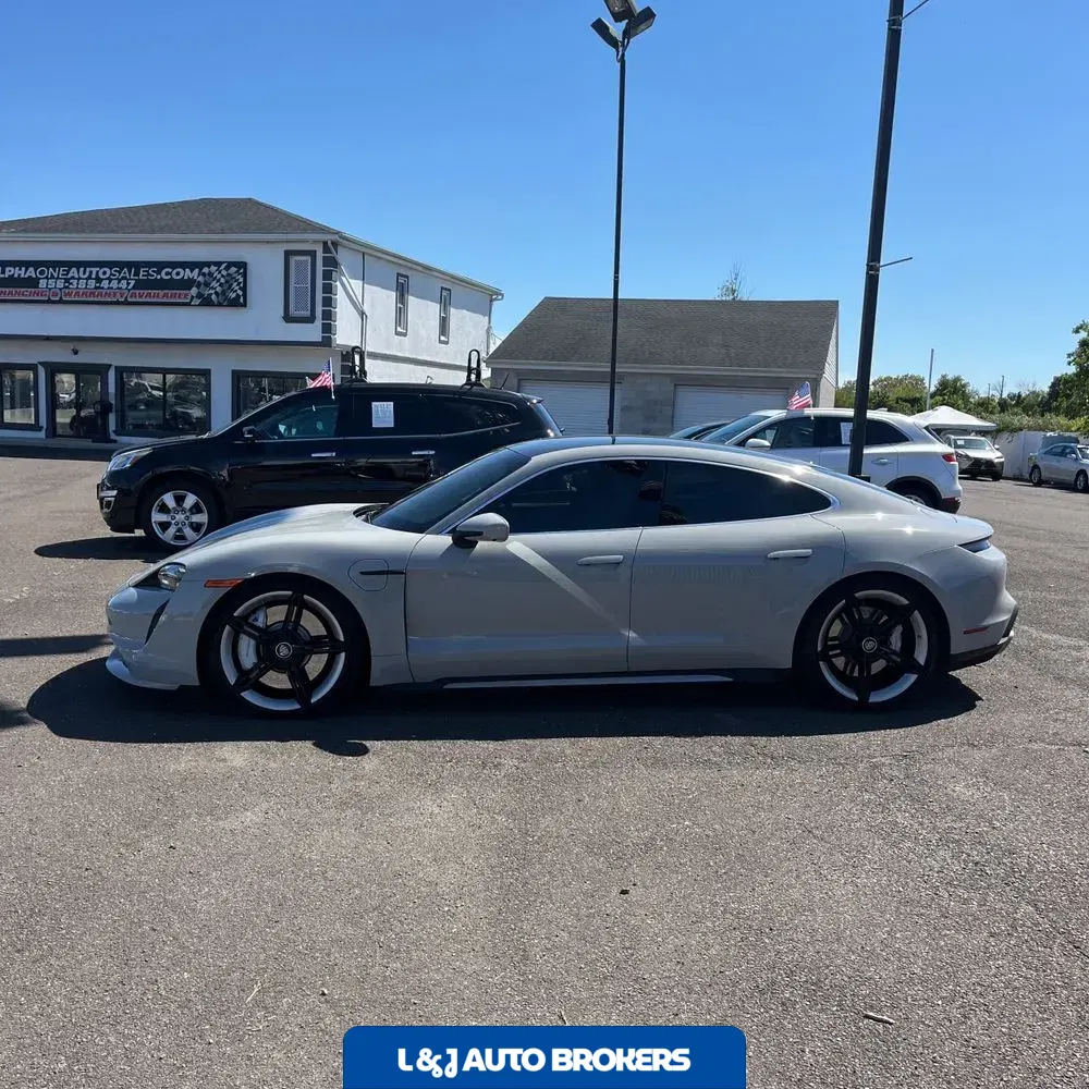 2021 Porsche Taycan Turbo