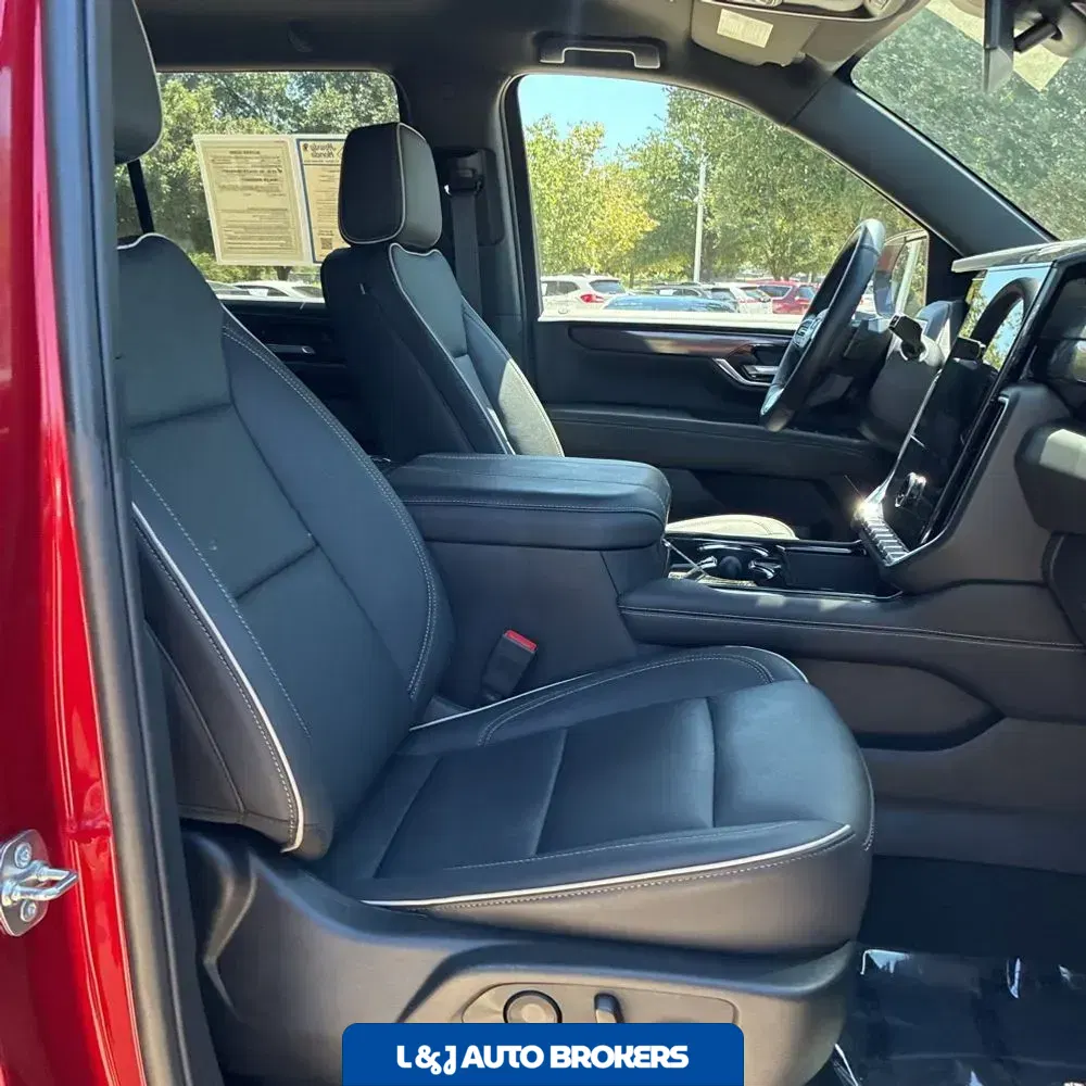 2025 GMC Yukon Elevation