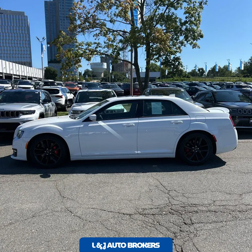 2023 Chrysler 300 C