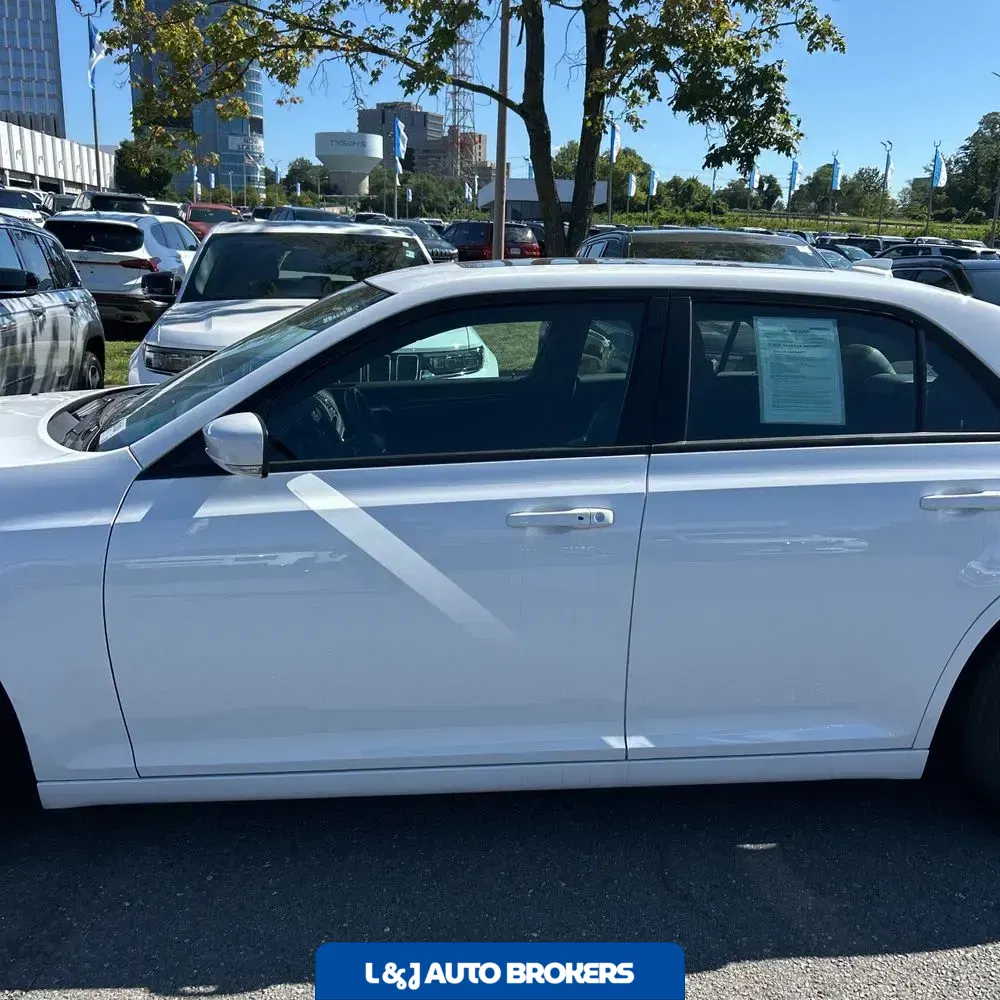 2023 Chrysler 300 C
