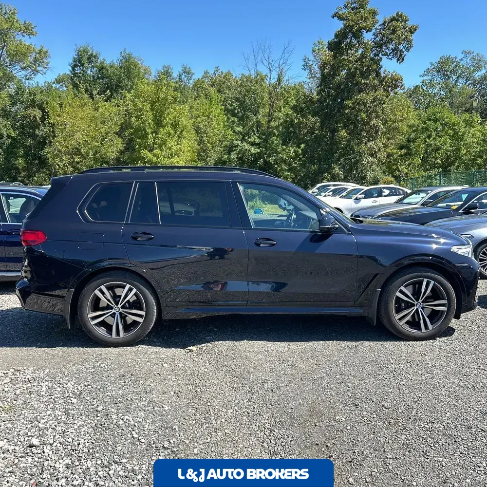 2022 BMW X7 M50i