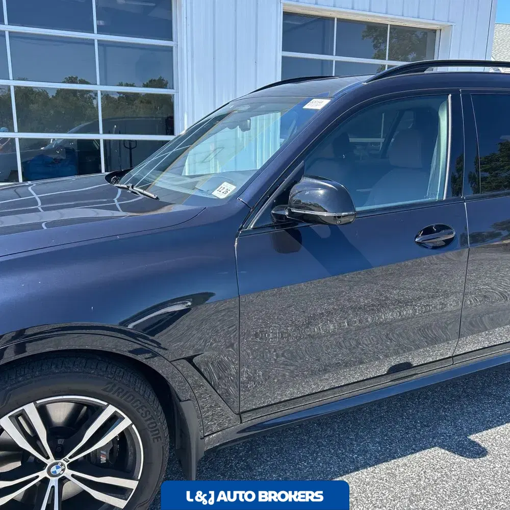 2022 BMW X7 M50i