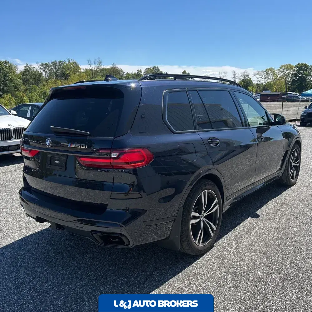 2022 BMW X7 M50i
